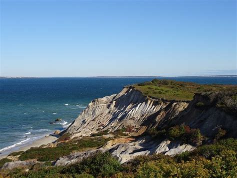 Magnificent and high quality clothing optional beach in the East。